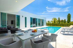 Harmony-Villa-Outside-Dinner-Table